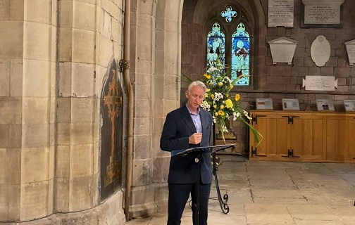 Y darlleniad yng Nghadeirlan Llanelwy